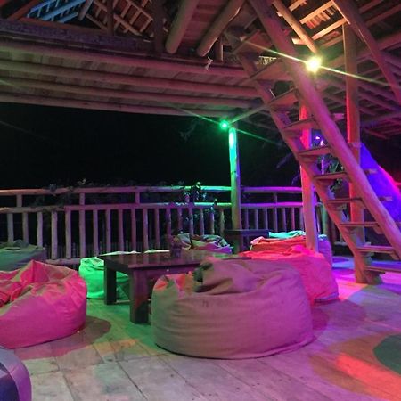 Tiki bar hostel ella Eksteriør bilde