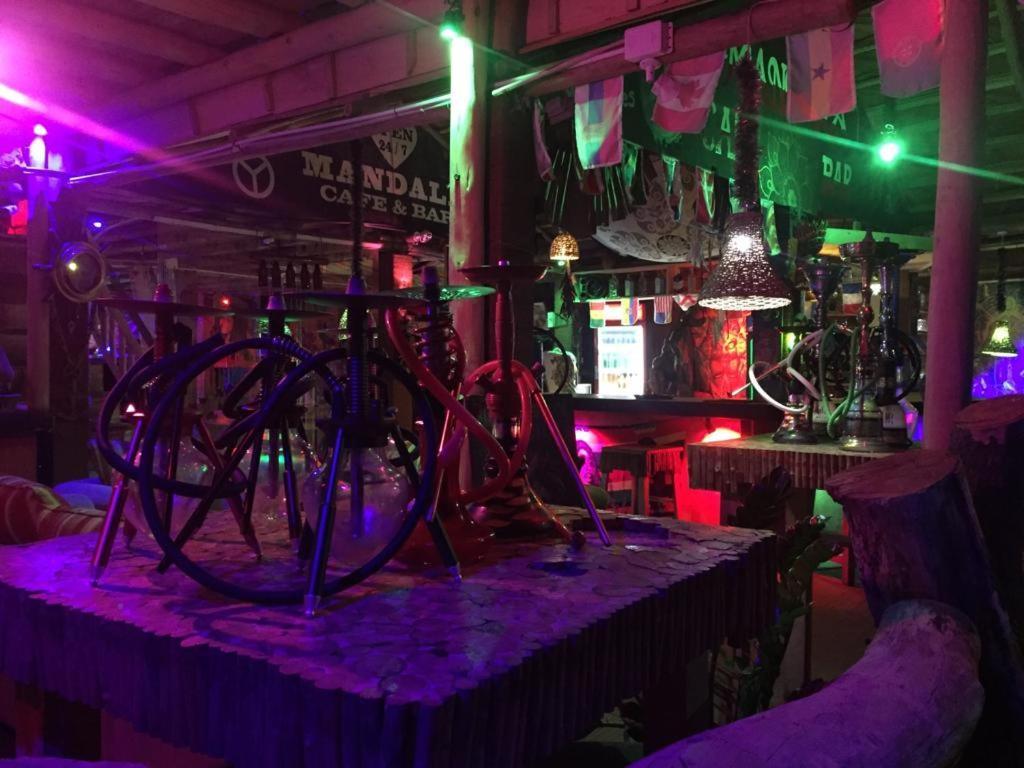 Tiki bar hostel ella Eksteriør bilde
