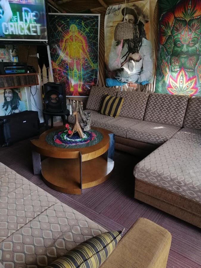 Tiki bar hostel ella Eksteriør bilde